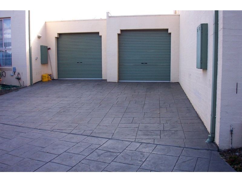 2/13 Mirbelia Crescent, Mill Park VIC 3082