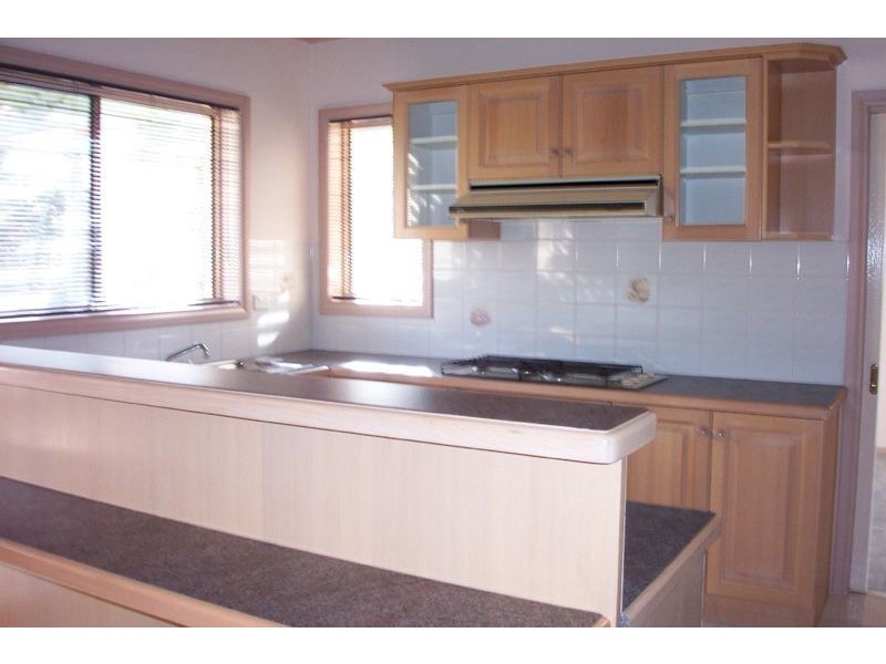 2/13 Mirbelia Crescent, Mill Park VIC 3082