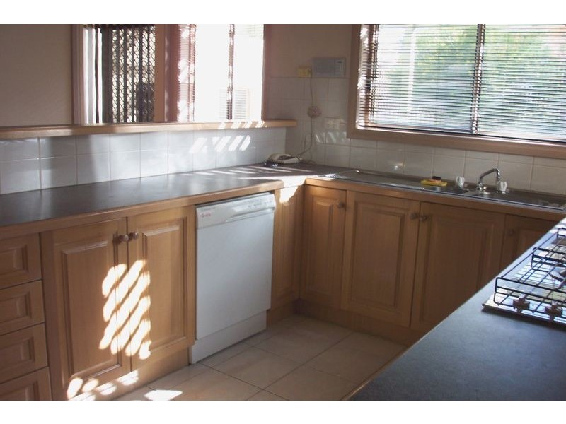 2/13 Mirbelia Crescent, Mill Park VIC 3082