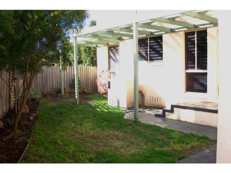 2/13 Mirbelia Crescent, Mill Park VIC 3082