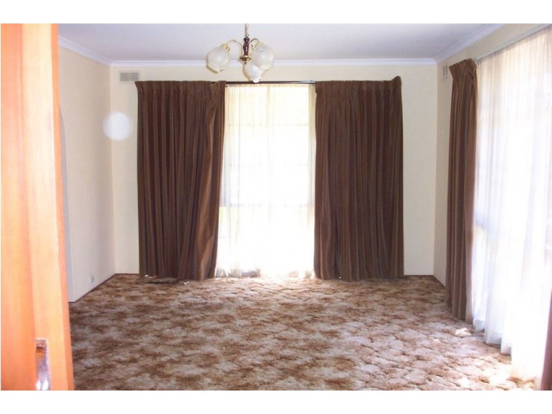 35 Madigan Crescent, Mill Park VIC 3082