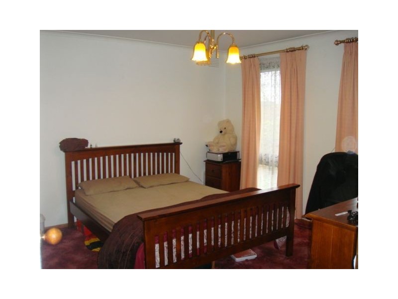 8 Tatlow Drive, Epping VIC 3076