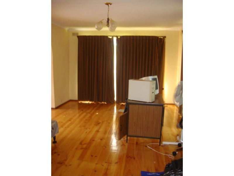 35 Madigan Crescent, Mill Park VIC 3082