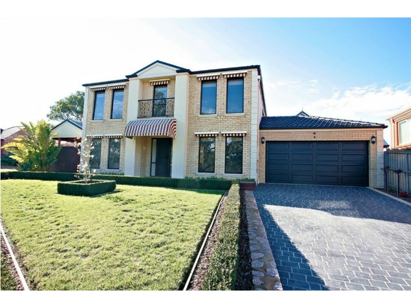 8 Delacombe Drive, Mill Park VIC 3082