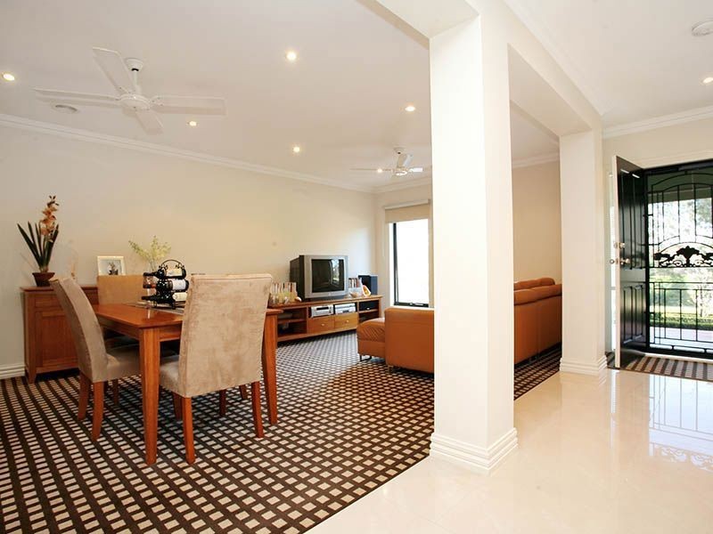 8 Delacombe Drive, Mill Park VIC 3082