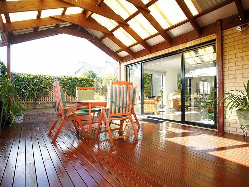 8 Delacombe Drive, Mill Park VIC 3082