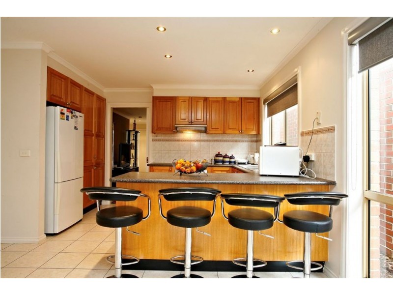 18 Nouvelle Grove, South Morang VIC 3752