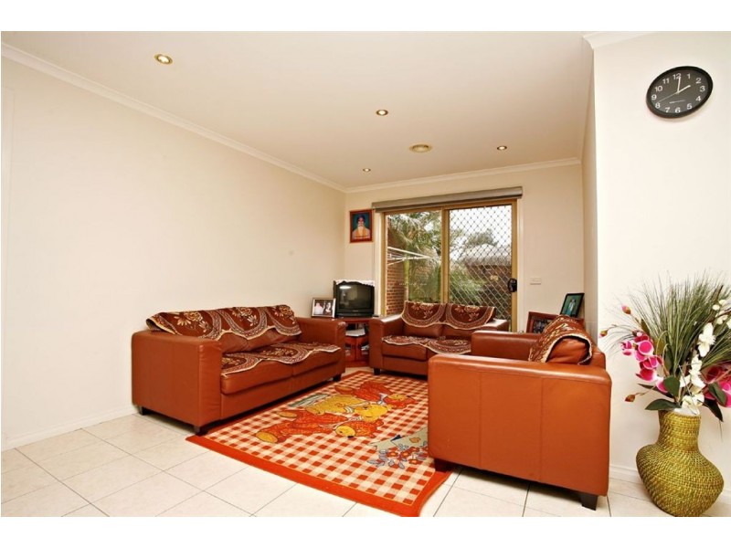 18 Nouvelle Grove, South Morang VIC 3752