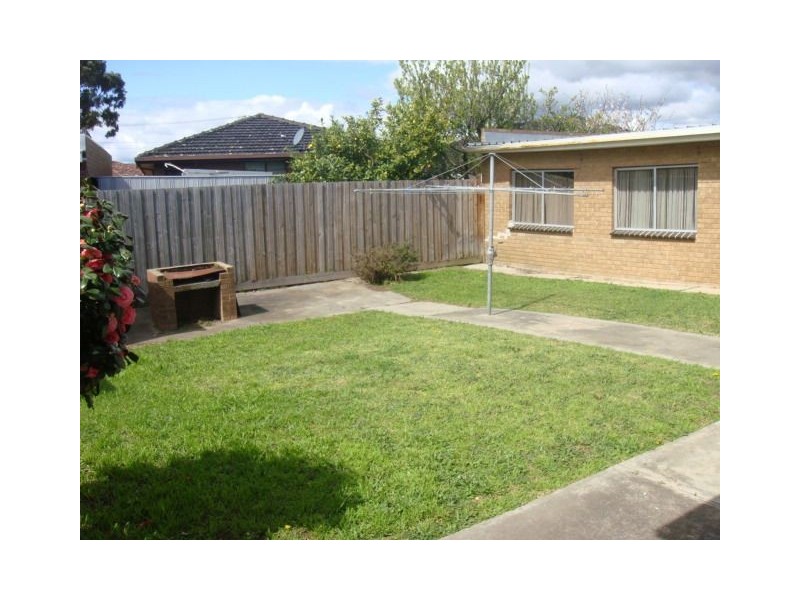 4 Meagan Close, Thomastown VIC 3074
