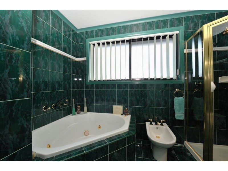 4 Mew Court, Mill Park VIC 3082