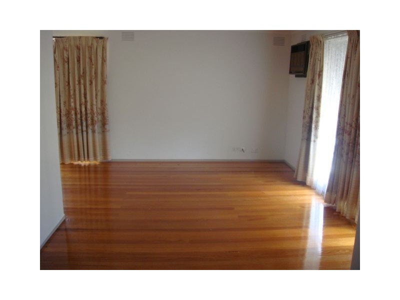 4 Meagan Close, Thomastown VIC 3074