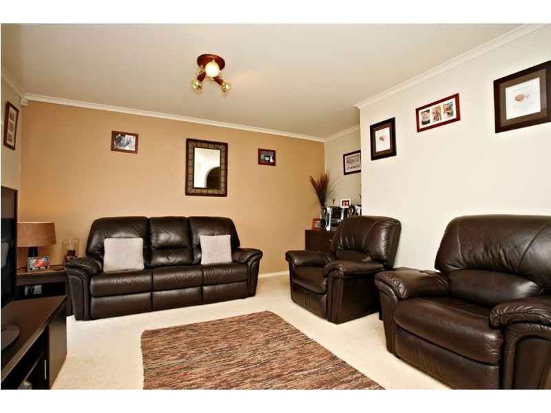 1/5 Windeatt Close, Mill Park VIC 3082