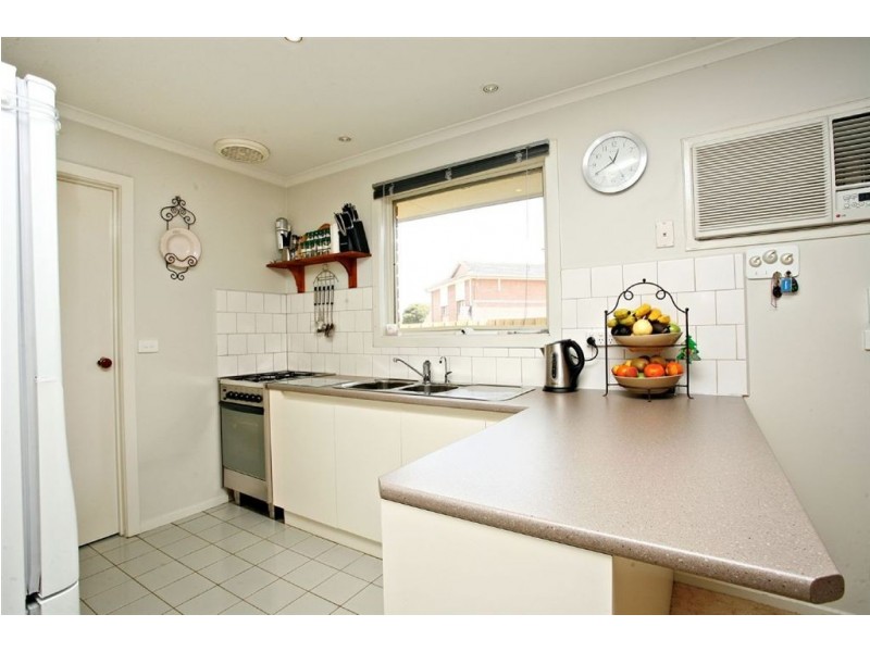 1/5 Windeatt Close, Mill Park VIC 3082