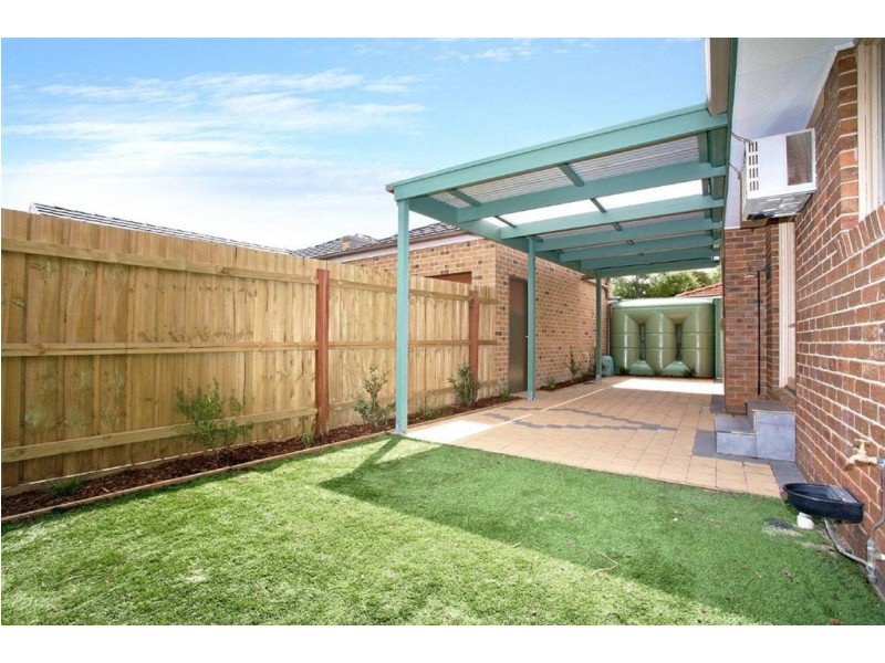 1/5 Windeatt Close, Mill Park VIC 3082