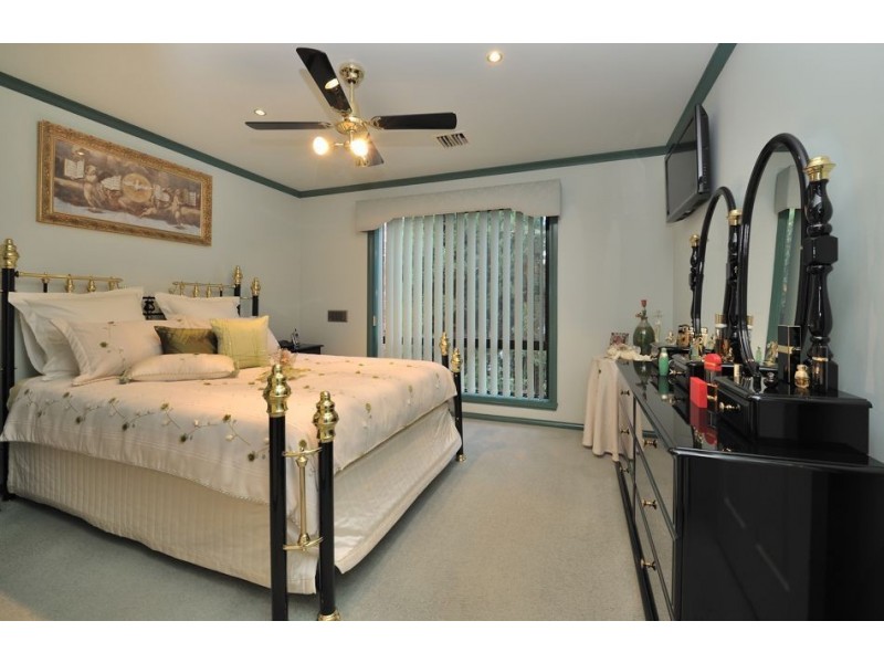 4 Mew Court, Mill Park VIC 3082