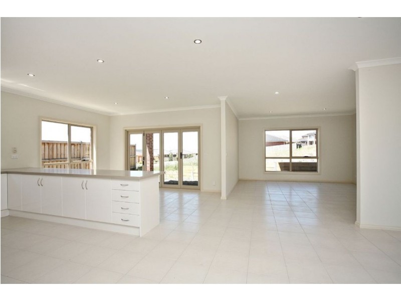 8 Belinda Court, South Morang VIC 3752