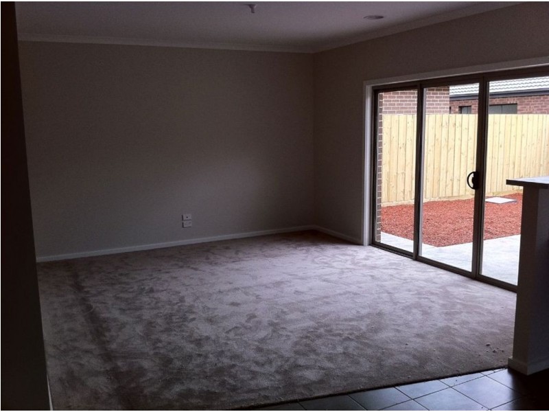 18 Ovens Circuit, Whittlesea VIC 3757