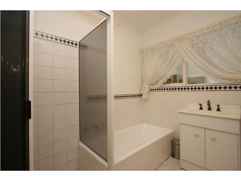 3 Roycroft Ave, Gulfview Heights SA 5096