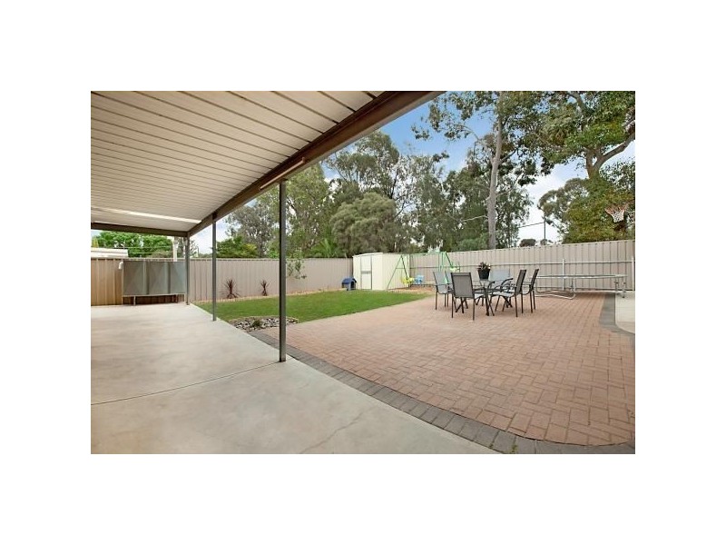 8 Acacia Crescent, Salisbury East SA 5109