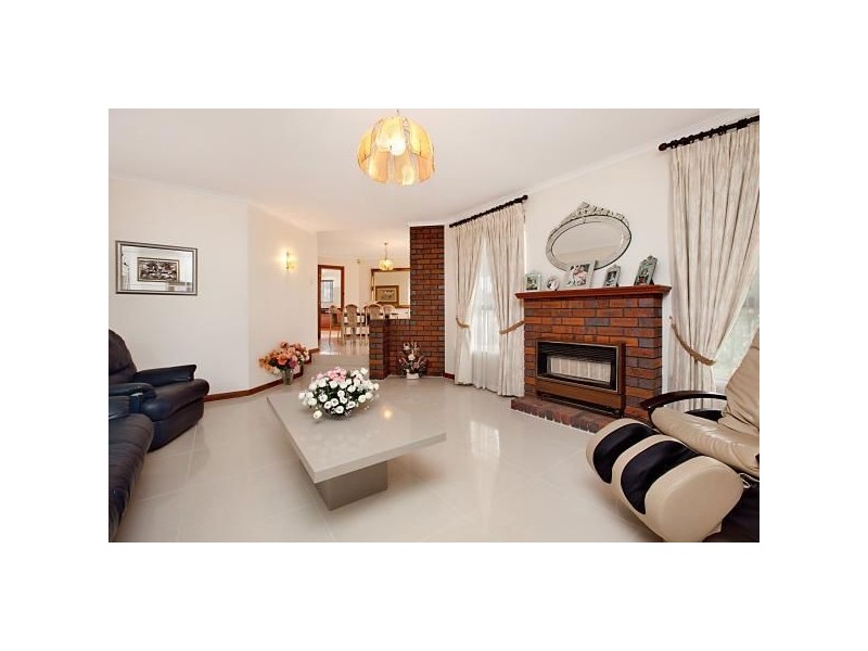 36 Kara Crescent, Gulfview Heights SA 5096