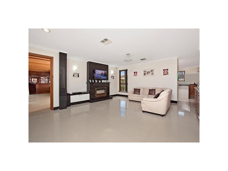 36 Kara Crescent, Gulfview Heights SA 5096