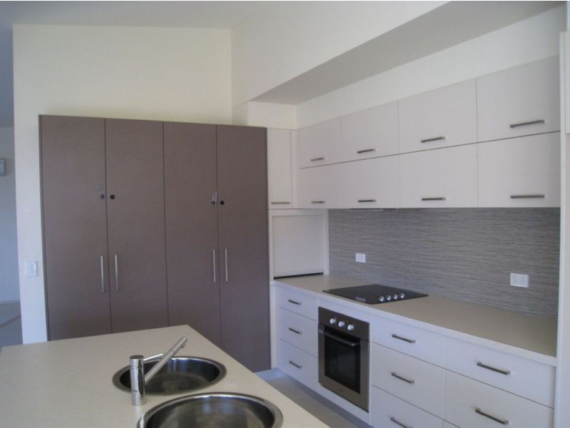 18 Queens Parade, Kingston TAS 7050