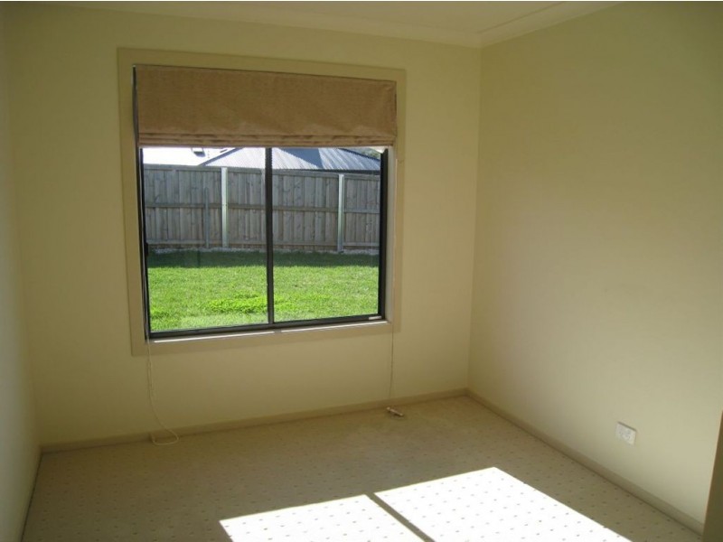 18 Queens Parade, Kingston TAS 7050