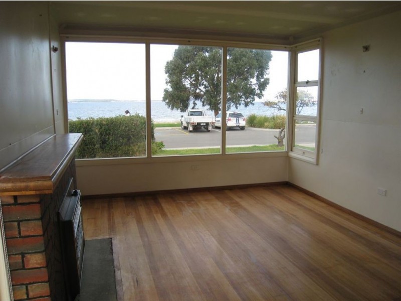32 Ocean Esplanade, Blackmans Bay TAS 7052
