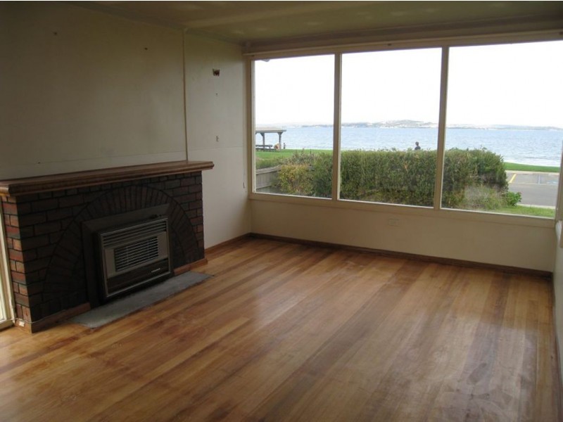 32 Ocean Esplanade, Blackmans Bay TAS 7052