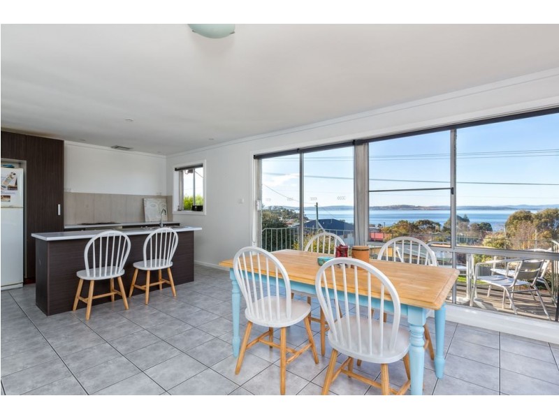 1/241a Roslyn Avenue, Blackmans Bay TAS 7052
