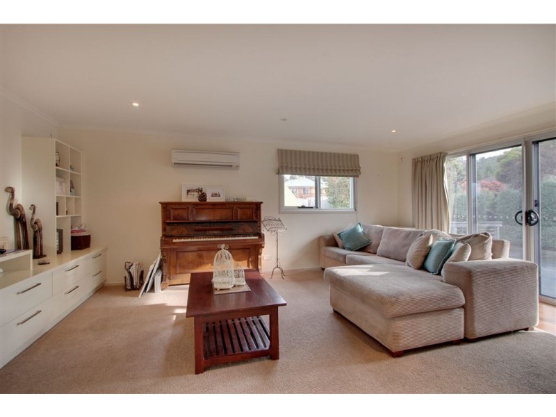 15 Bay Court, Blackmans Bay TAS 7052