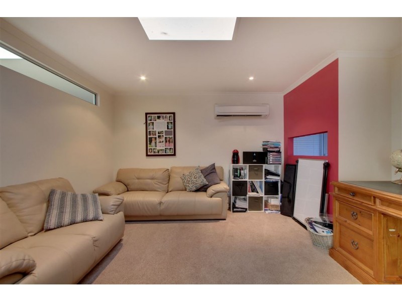 15 Bay Court, Blackmans Bay TAS 7052