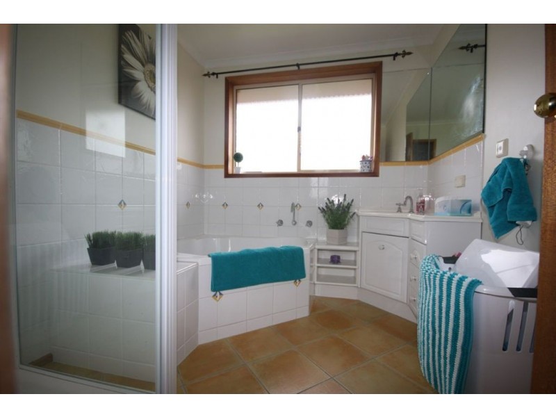 7 Welcome Avenue, Kingston TAS 7050