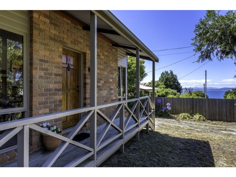 10 Gourlay Street, Blackmans Bay TAS 7052