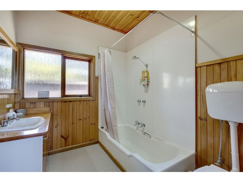 10 Gourlay Street, Blackmans Bay TAS 7052