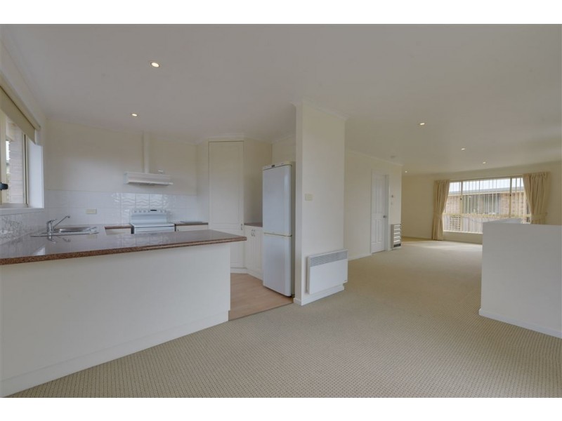 1/16 Pearsall Avenue, Blackmans Bay TAS 7052