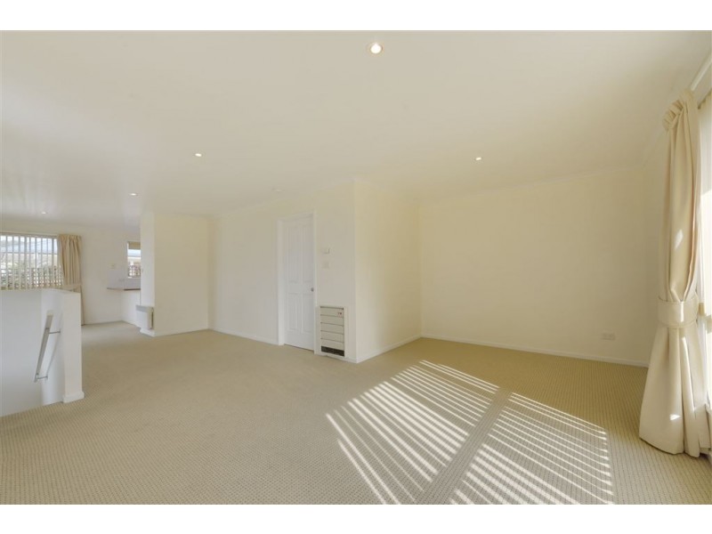 1/16 Pearsall Avenue, Blackmans Bay TAS 7052