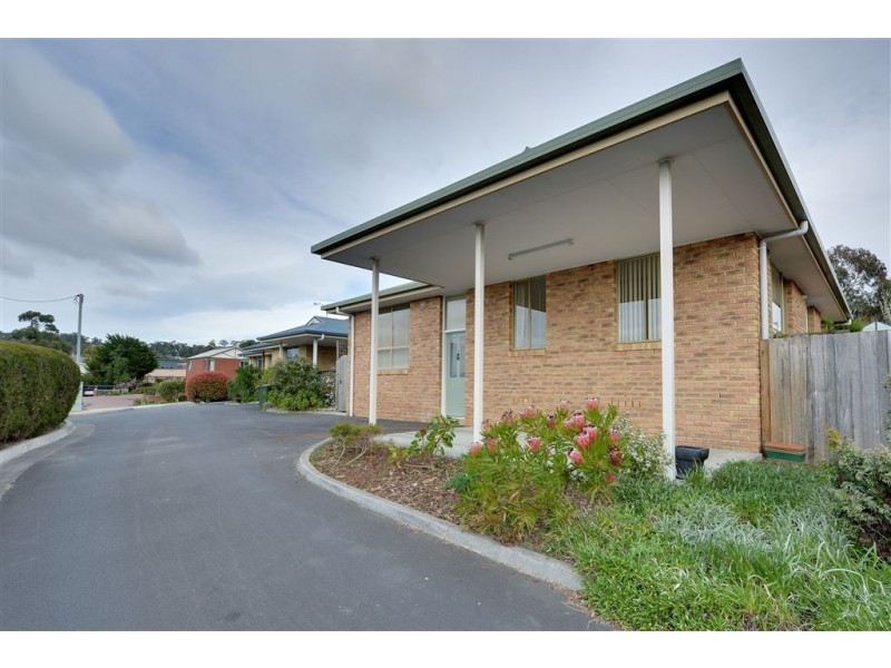 1/16 Pearsall Avenue, Blackmans Bay TAS 7052