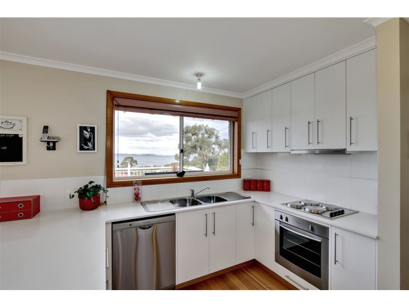 37 Timbertop Drive, Blackmans Bay TAS 7052