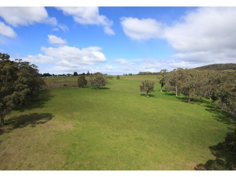 Whitewater/27 Spring Farm Road, Kingston TAS 7050