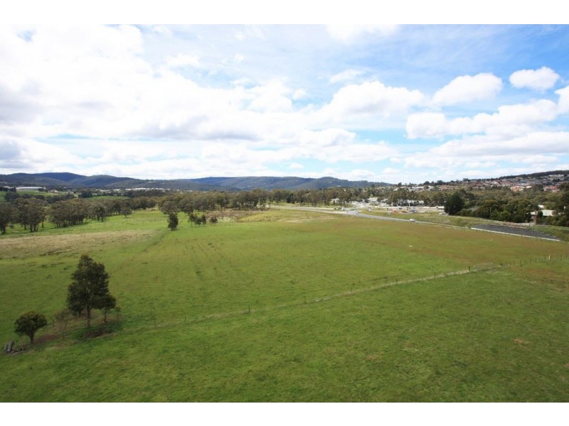 Whitewater/27 Spring Farm Road, Kingston TAS 7050
