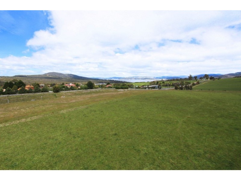 Whitewater/27 Spring Farm Road, Kingston TAS 7050