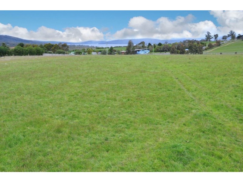 Whitewater/27 Spring Farm Road, Kingston TAS 7050