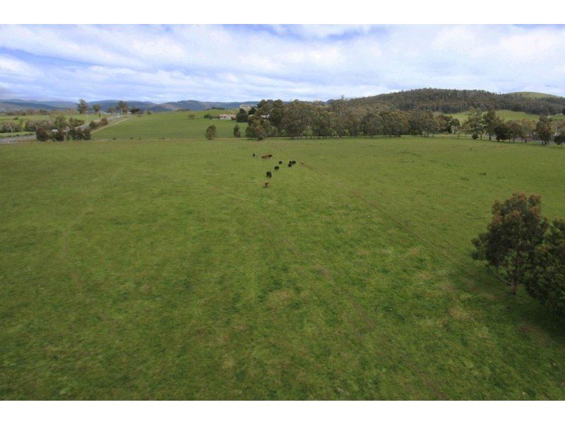 Whitewater/27 Spring Farm Road, Kingston TAS 7050