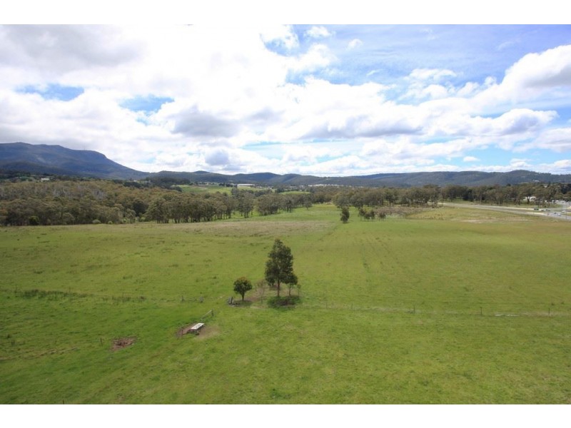 Whitewater/27 Spring Farm Road, Kingston TAS 7050