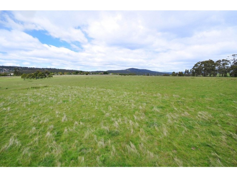 Whitewater/27 Spring Farm Road, Kingston TAS 7050