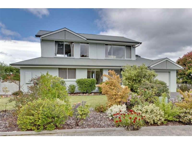 2 Honeysuckle Drive, Blackmans Bay TAS 7052