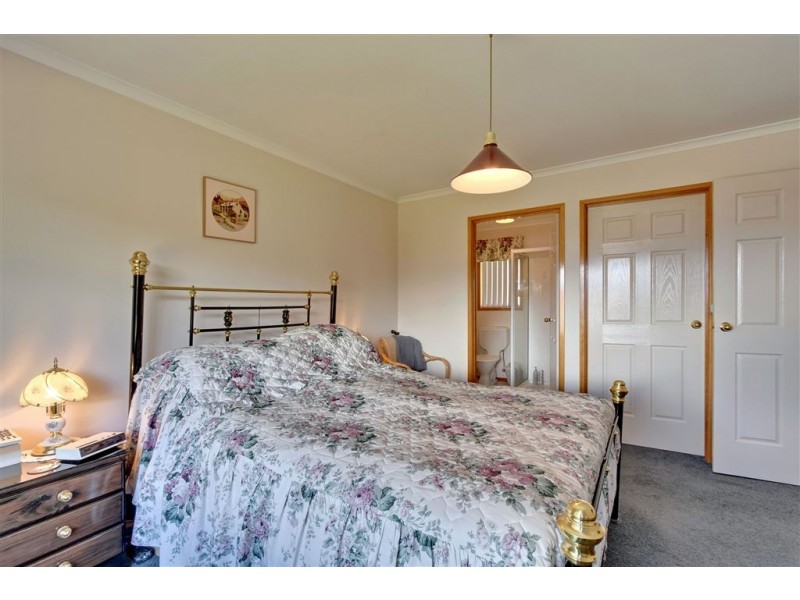 2 Honeysuckle Drive, Blackmans Bay TAS 7052