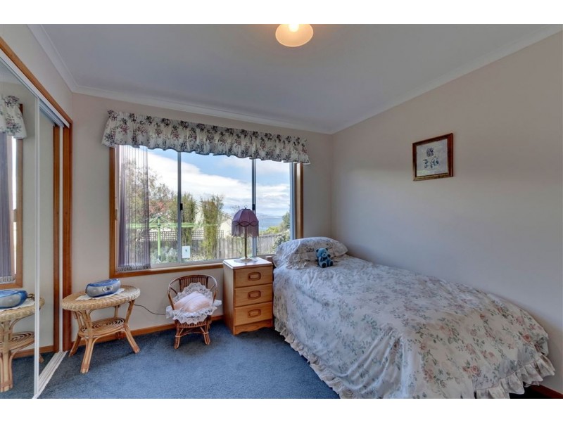 2 Honeysuckle Drive, Blackmans Bay TAS 7052
