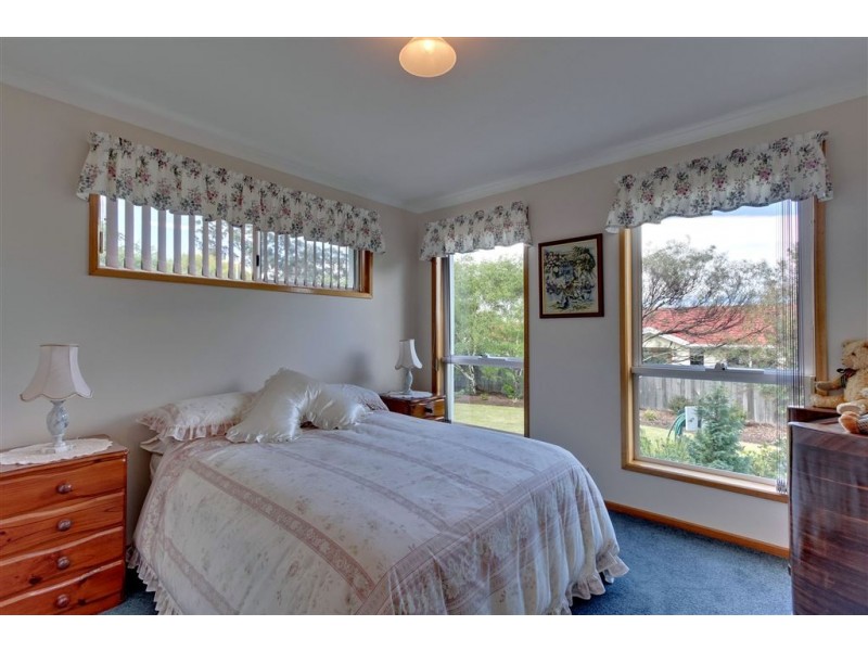 2 Honeysuckle Drive, Blackmans Bay TAS 7052